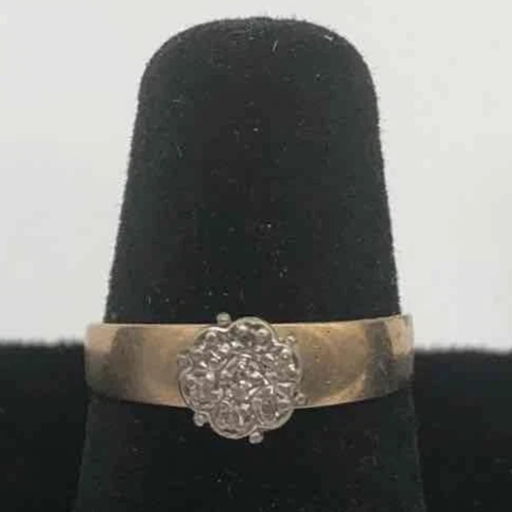 10kt Solid Gold Elegant Diamond Cluster Vintage Ring Size 5